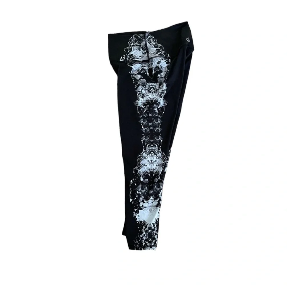 Alo Yoga High Waisted Floral Capri Leggings